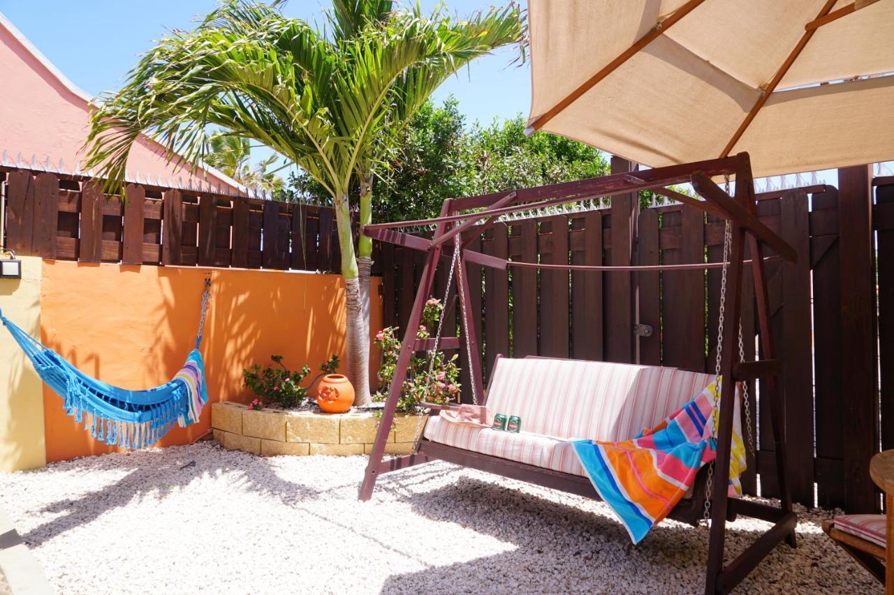 Carinas Studio Apartments Palm Beach Екстер'єр фото